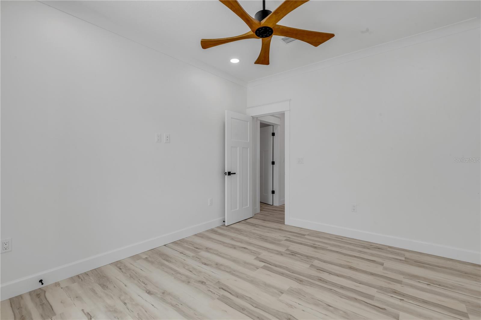 Image 58 of 100 For 210 Due East Street