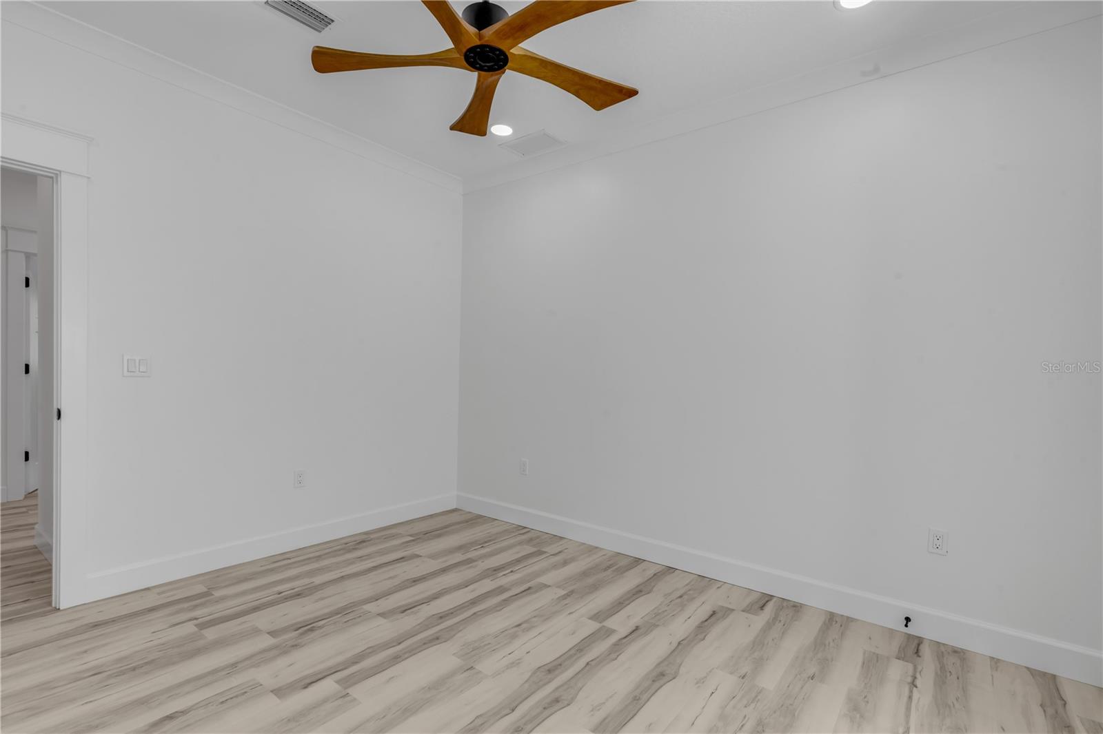 Image 59 of 100 For 210 Due East Street