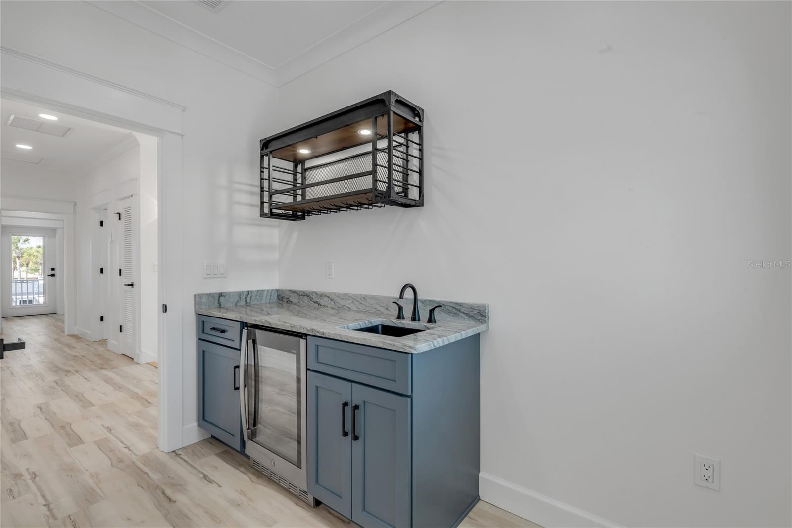 Image 61 of 100 For 210 Due East Street