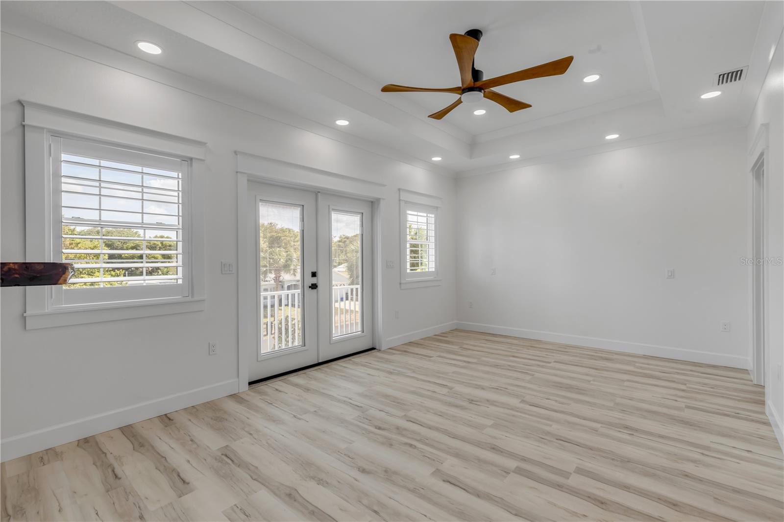 Image 62 of 100 For 210 Due East Street