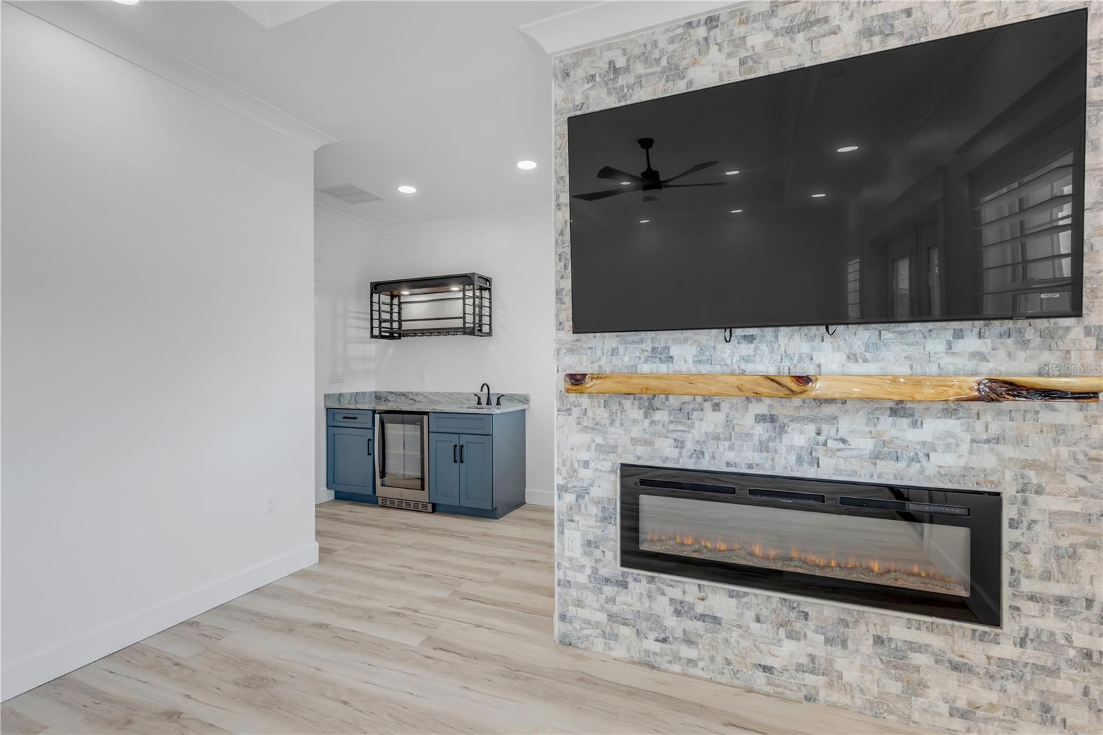 Image 67 of 100 For 210 Due East Street