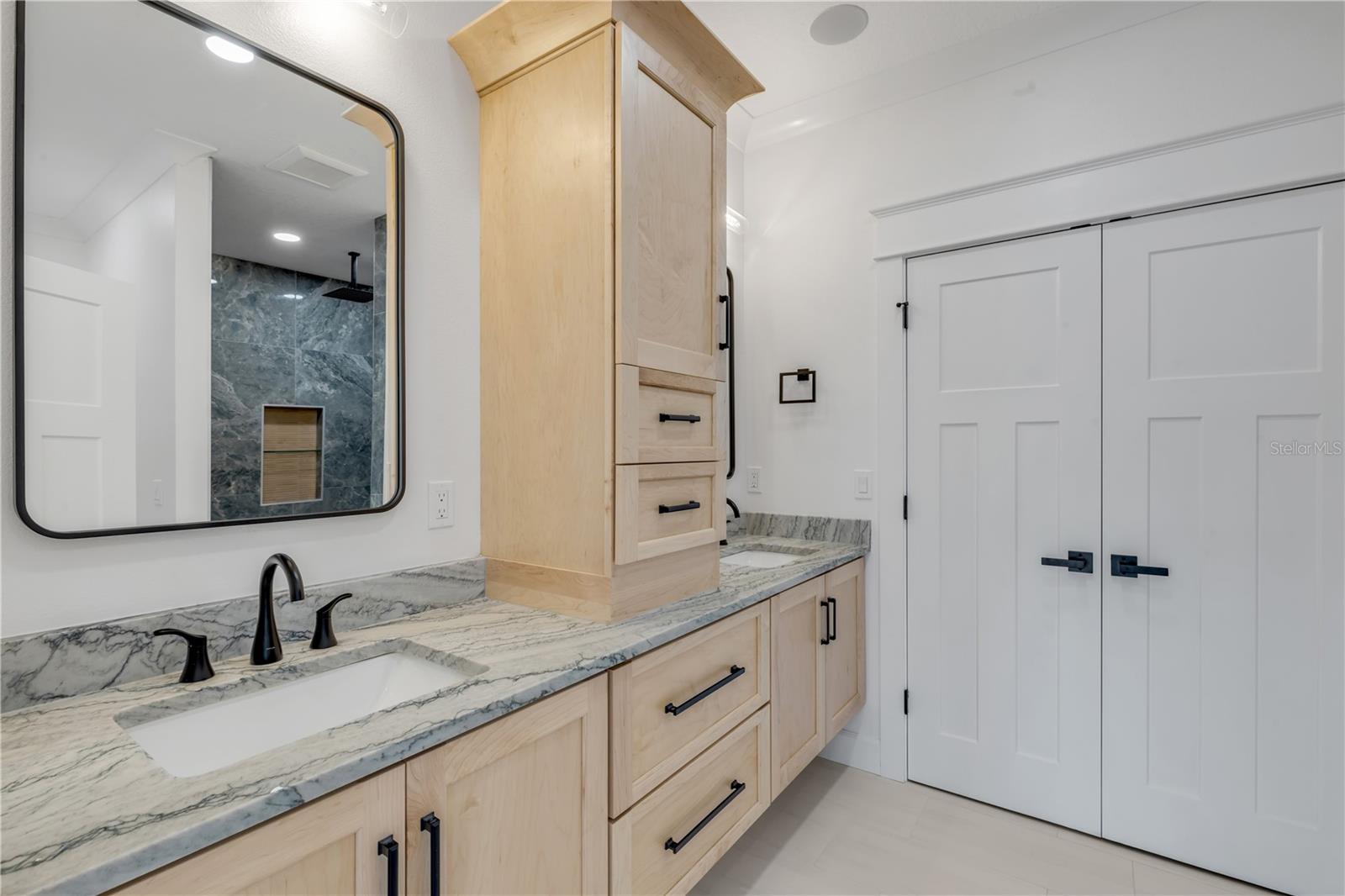 Image 69 of 100 For 210 Due East Street