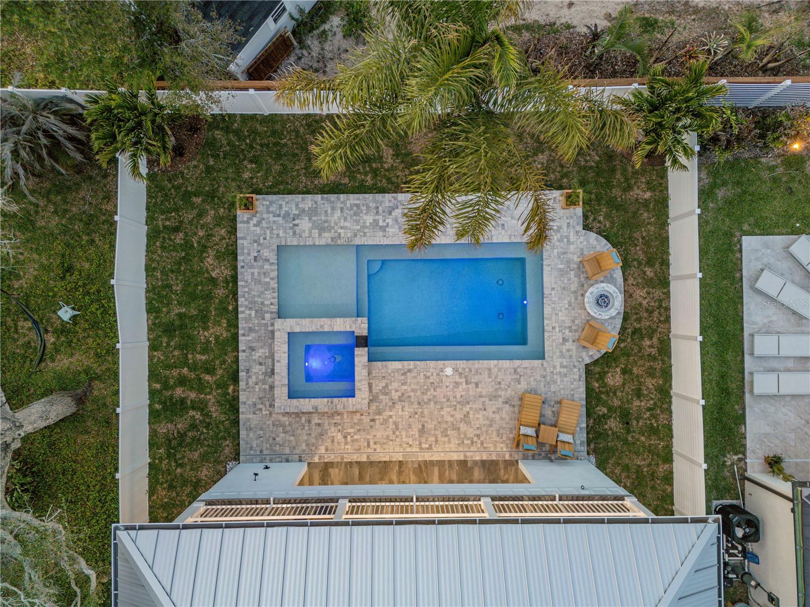 Image 7 of 100 For 210 Due East Street