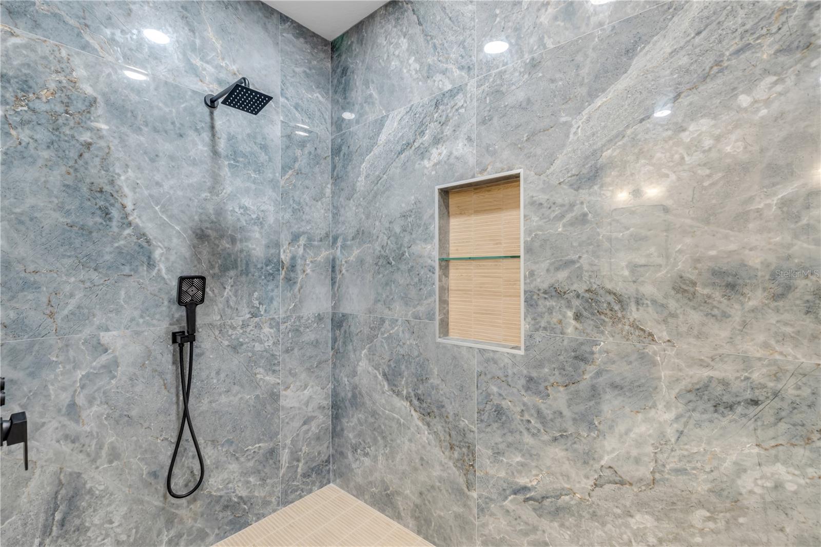 Image 71 of 100 For 210 Due East Street