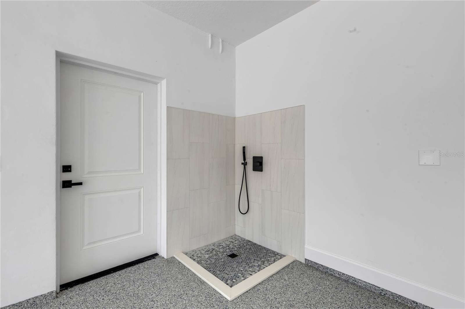 Image 97 of 100 For 210 Due East Street