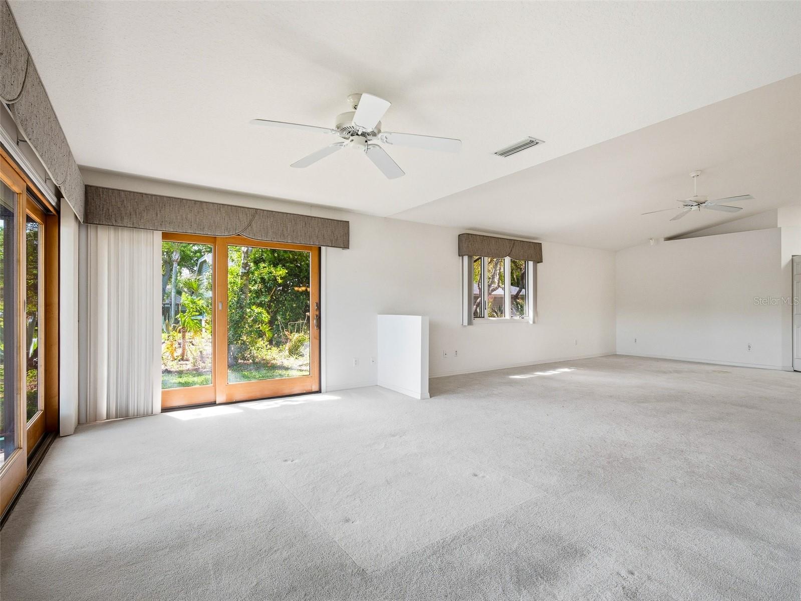 Image 22 of 63 For 1107 Loch Lomond Court