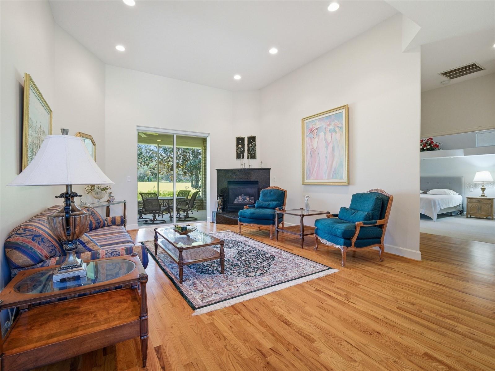 Image 10 of 69 For 552 Bottlebrush Court