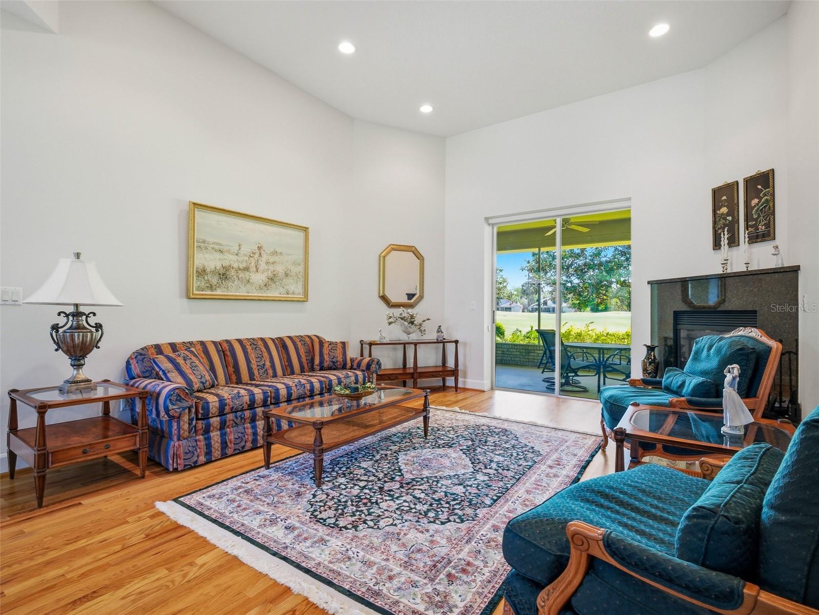 Image 11 of 69 For 552 Bottlebrush Court