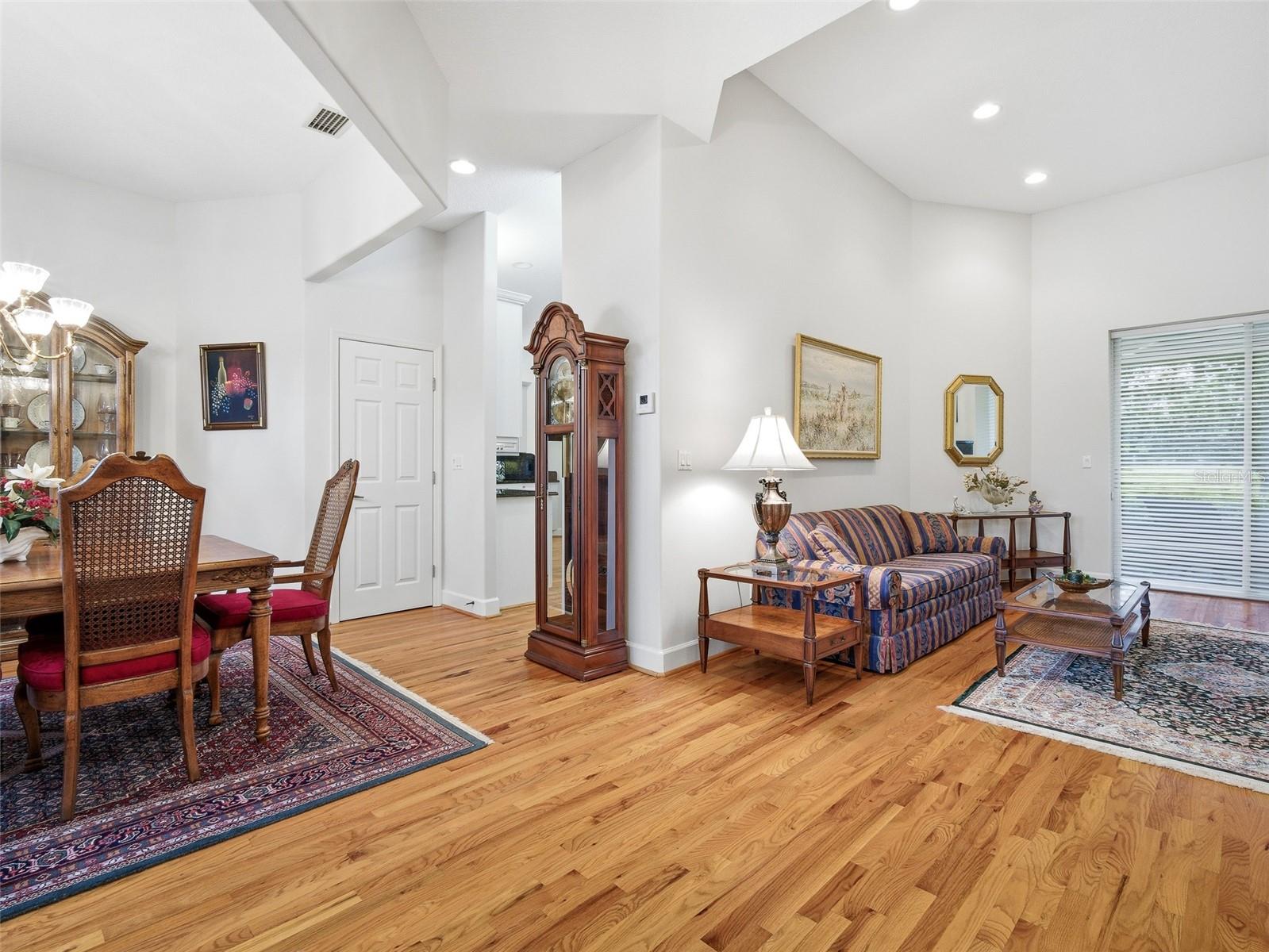 Image 12 of 69 For 552 Bottlebrush Court