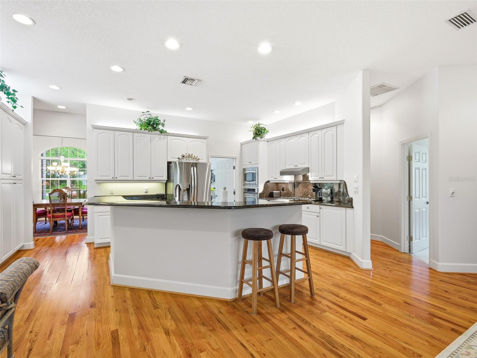 Image 13 of 69 For 552 Bottlebrush Court