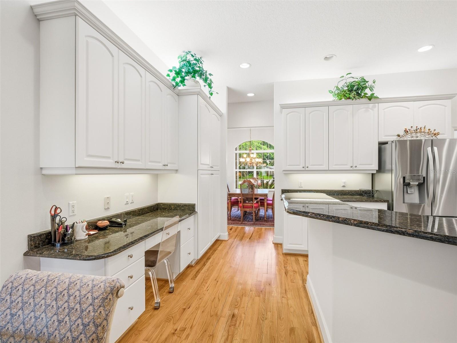 Image 14 of 69 For 552 Bottlebrush Court