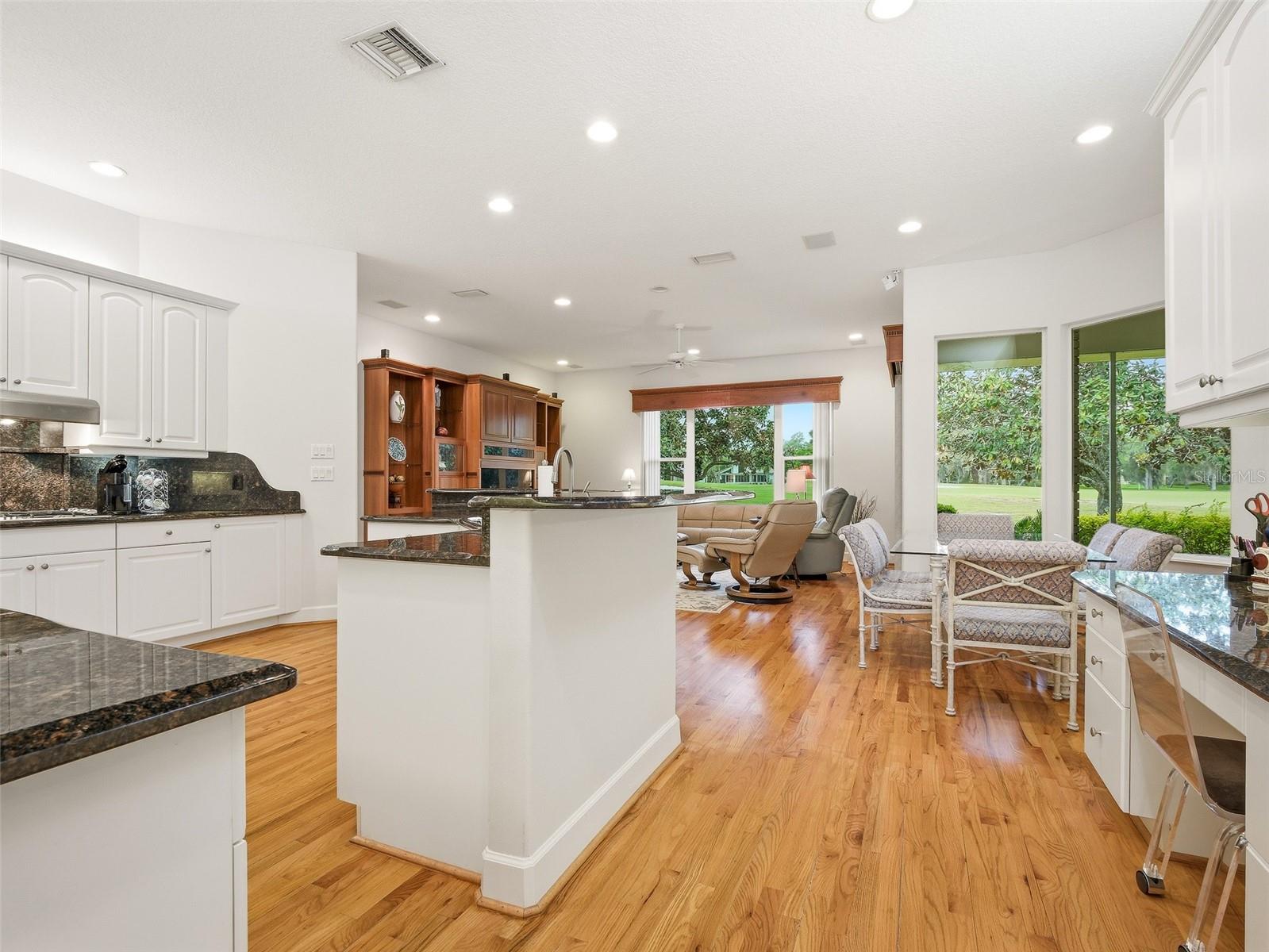 Image 15 of 69 For 552 Bottlebrush Court