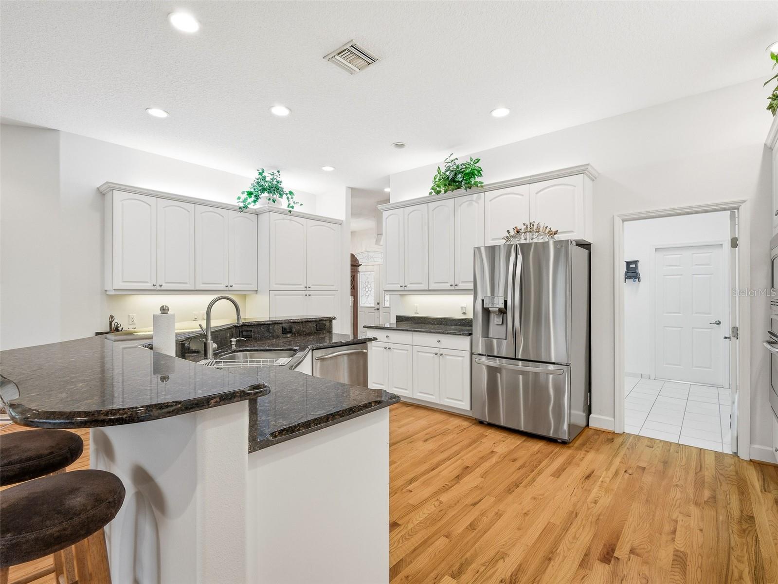 Image 16 of 69 For 552 Bottlebrush Court