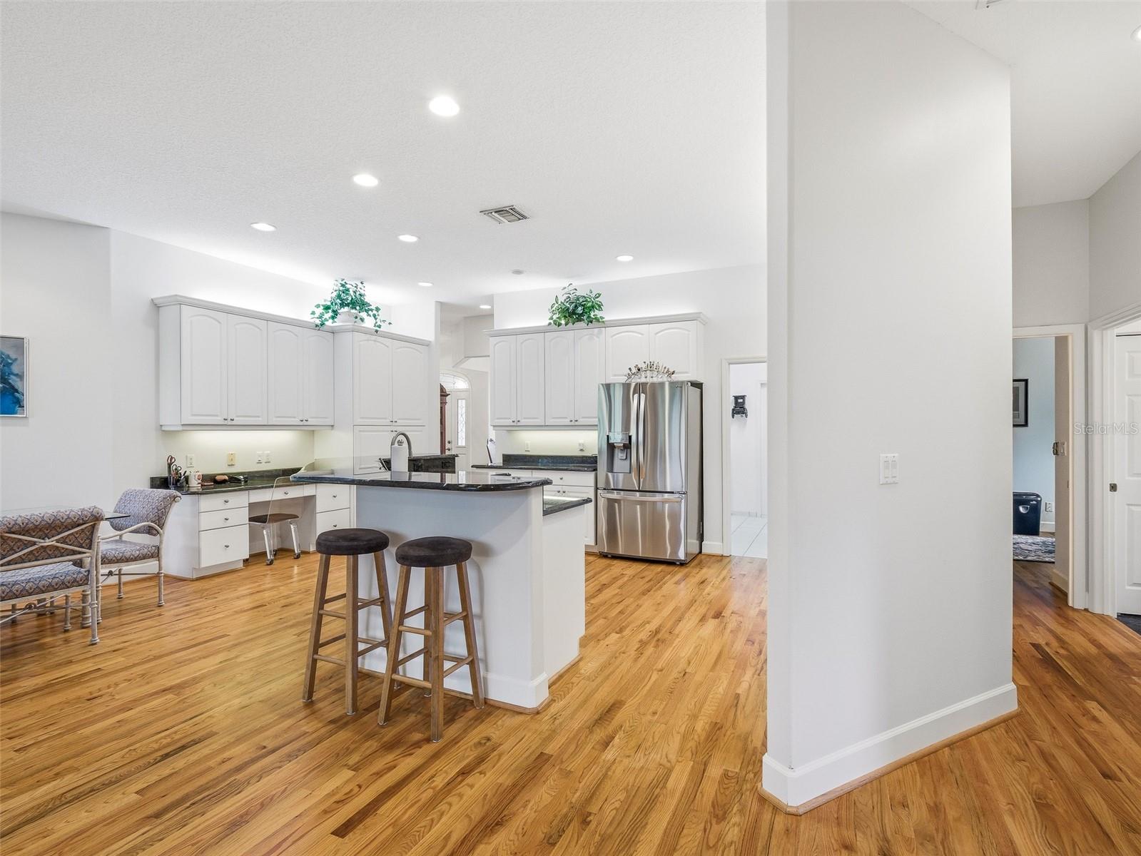 Image 17 of 69 For 552 Bottlebrush Court