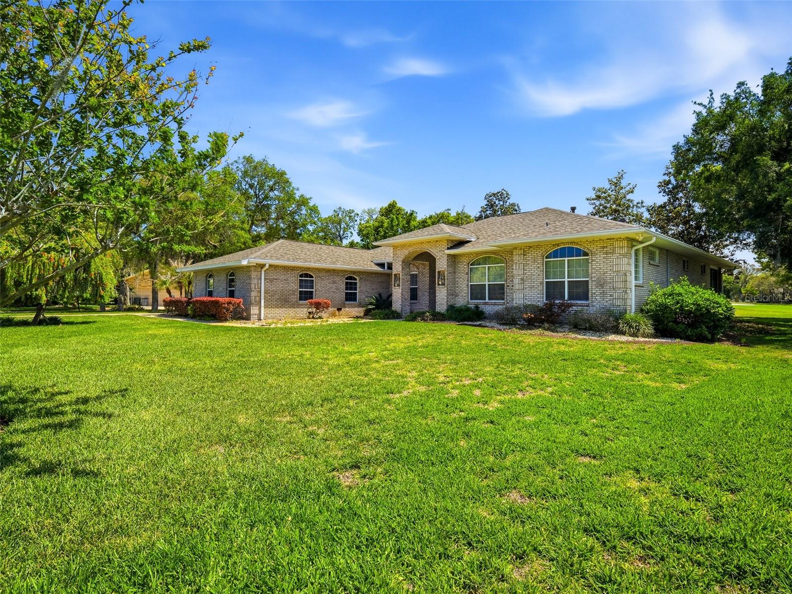 Image 2 of 69 For 552 Bottlebrush Court