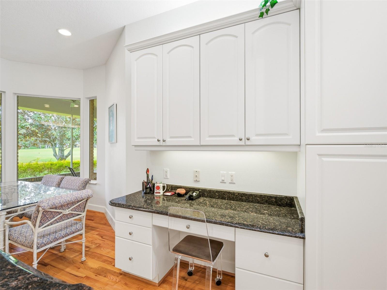 Image 20 of 69 For 552 Bottlebrush Court