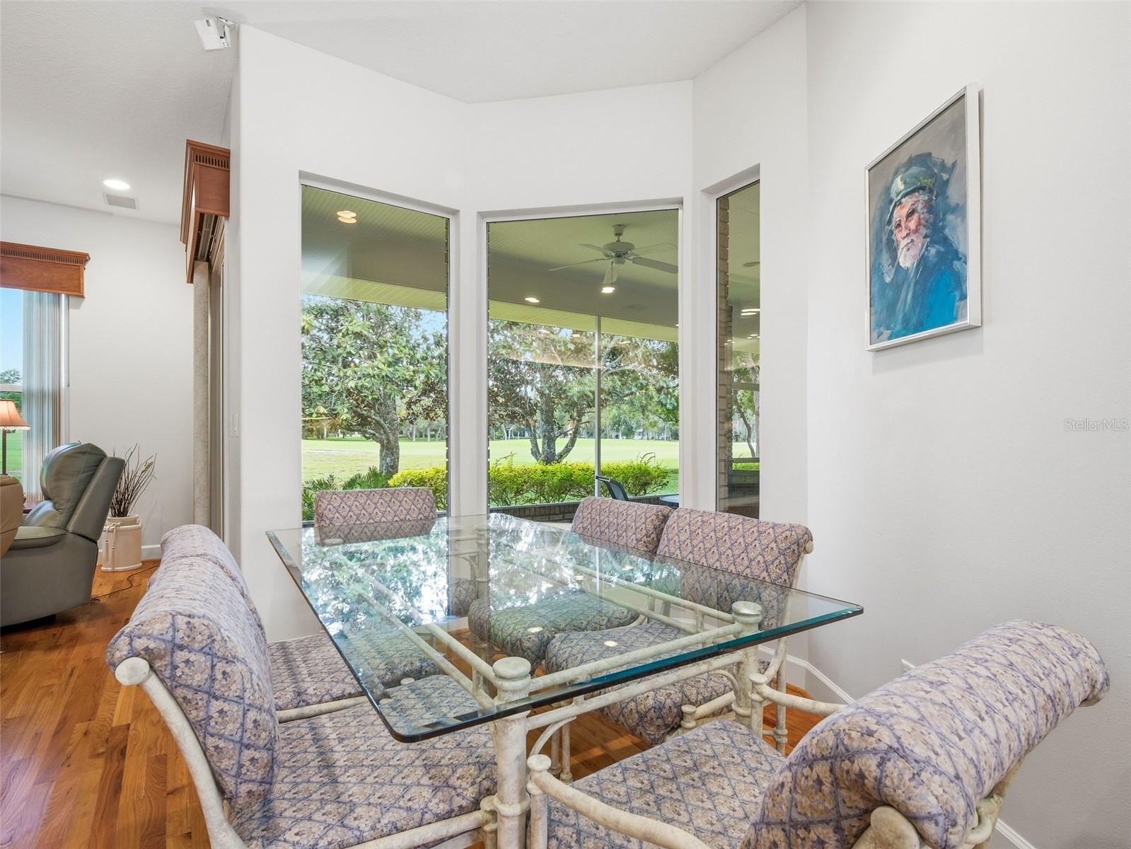 Image 21 of 69 For 552 Bottlebrush Court