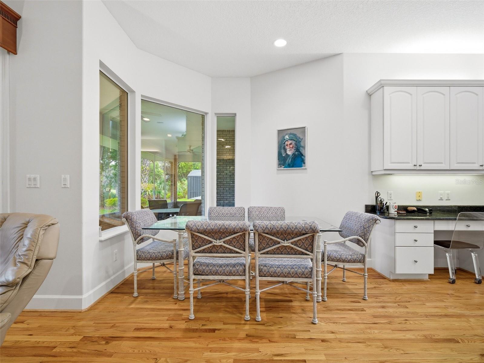 Image 22 of 69 For 552 Bottlebrush Court