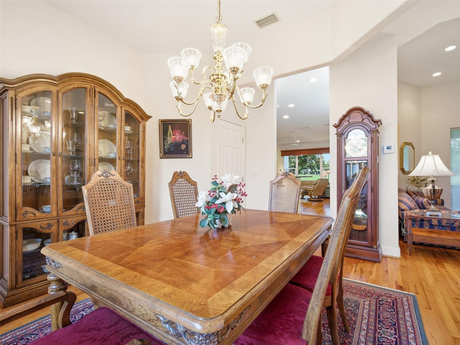 Image 25 of 69 For 552 Bottlebrush Court