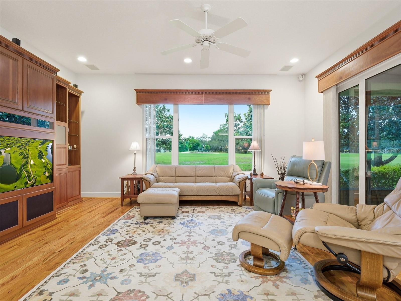 Image 26 of 69 For 552 Bottlebrush Court