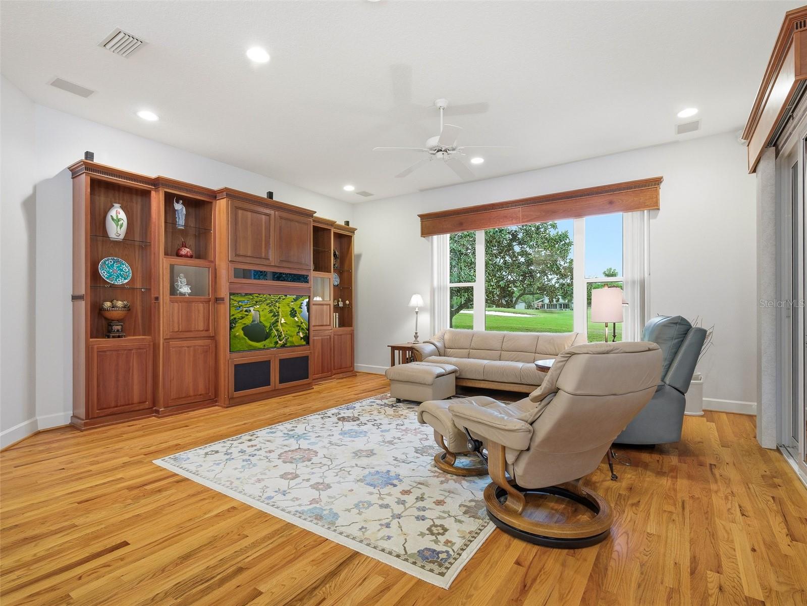 Image 27 of 69 For 552 Bottlebrush Court