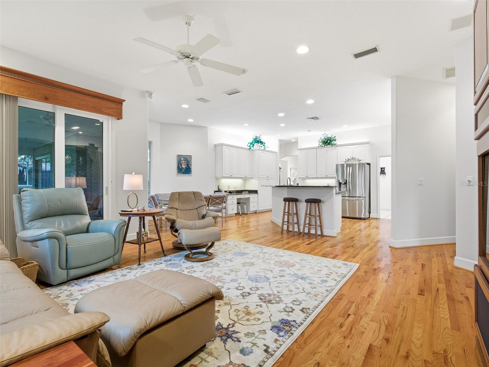 Image 29 of 69 For 552 Bottlebrush Court