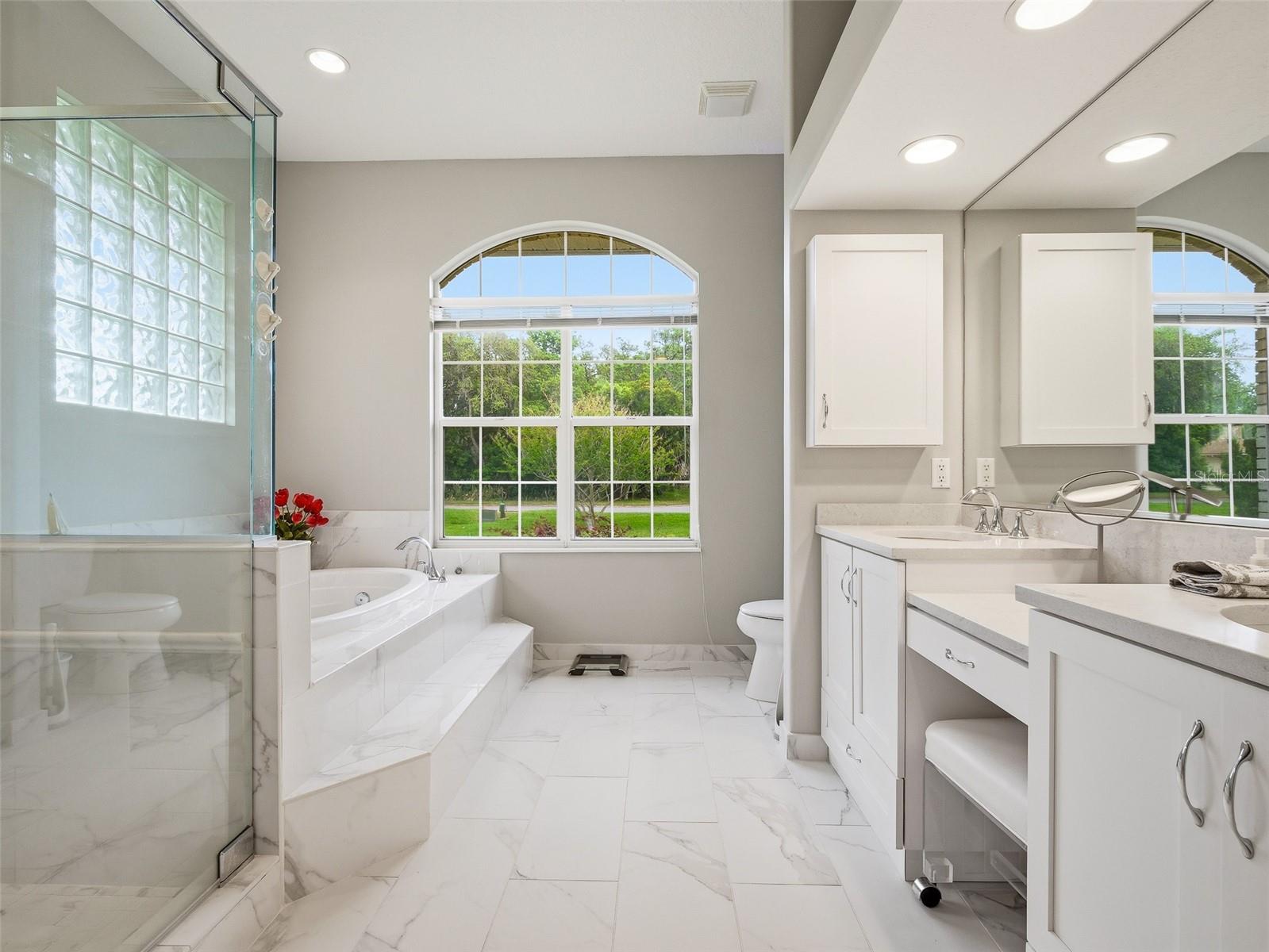 Image 32 of 69 For 552 Bottlebrush Court