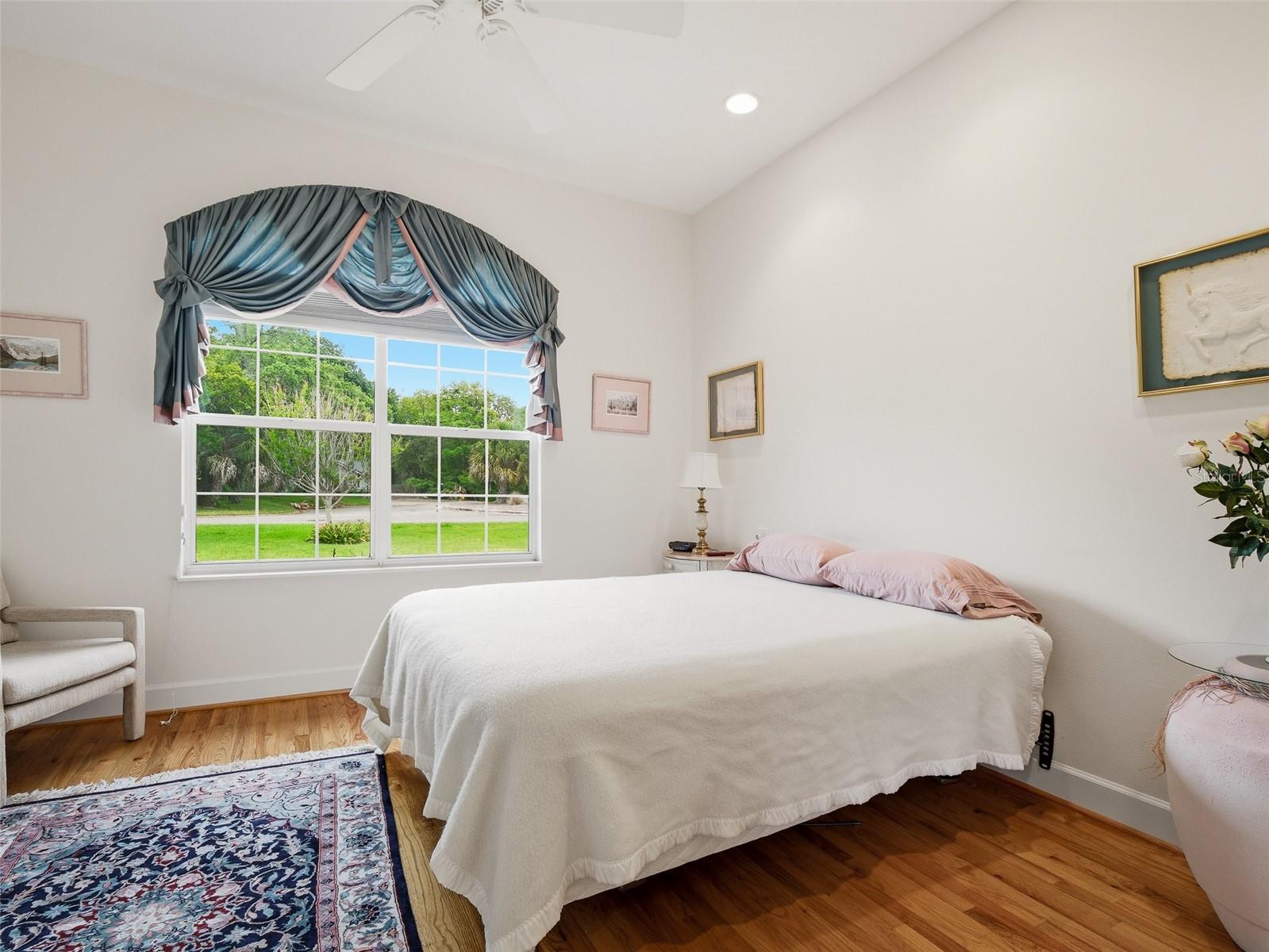 Image 39 of 69 For 552 Bottlebrush Court