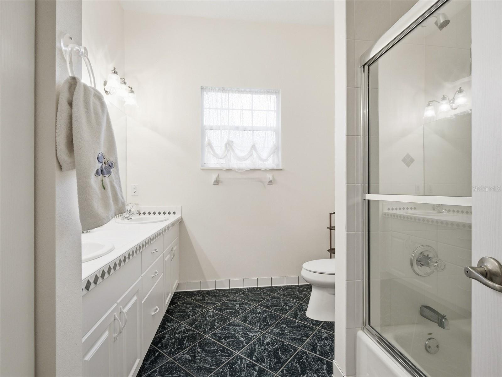 Image 41 of 69 For 552 Bottlebrush Court