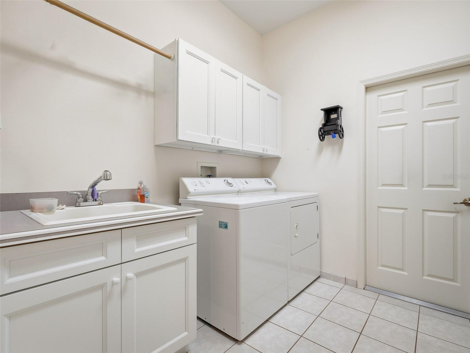 Image 44 of 69 For 552 Bottlebrush Court