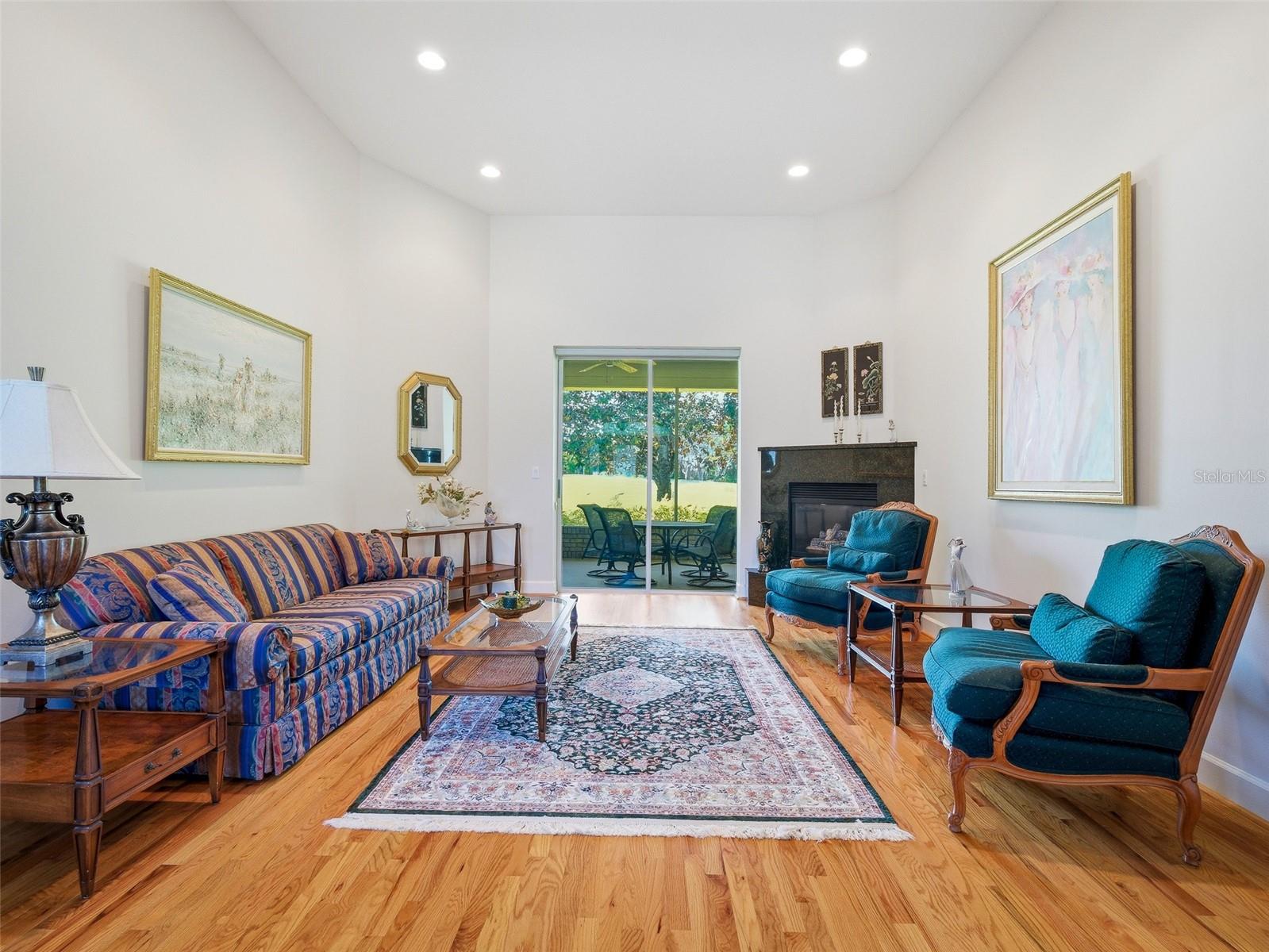 Image 9 of 69 For 552 Bottlebrush Court