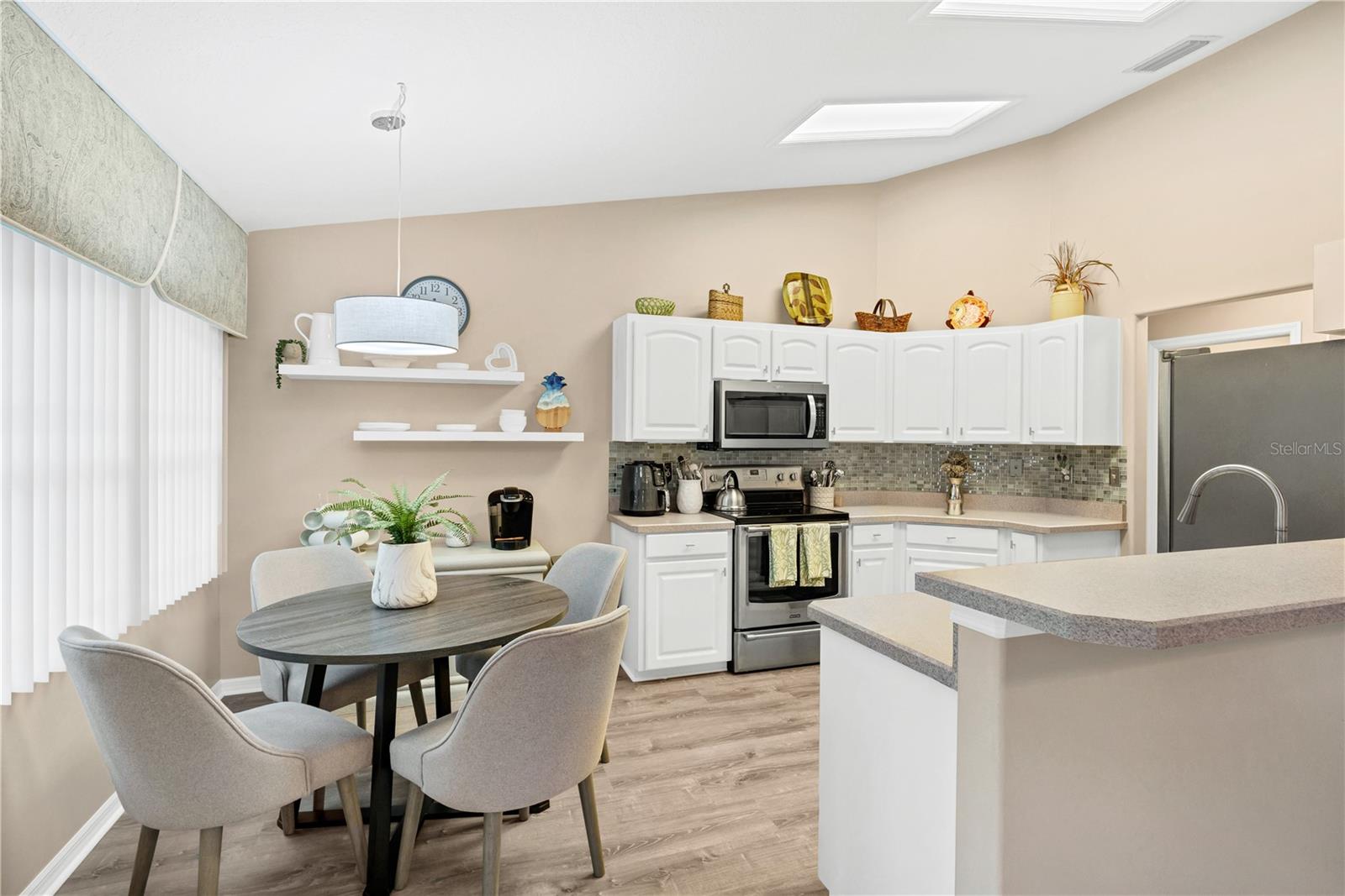 Image 8 of 31 For 825 Wooddusk Drive