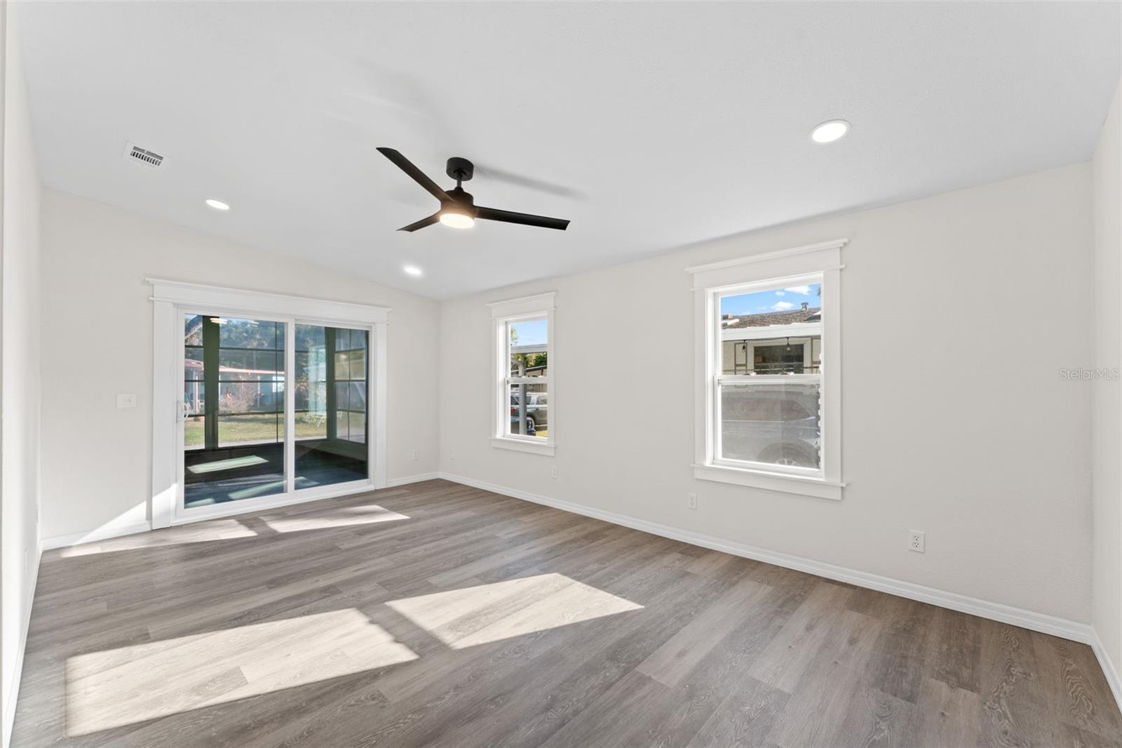 Image 10 of 39 For 142 Indian River Drive N