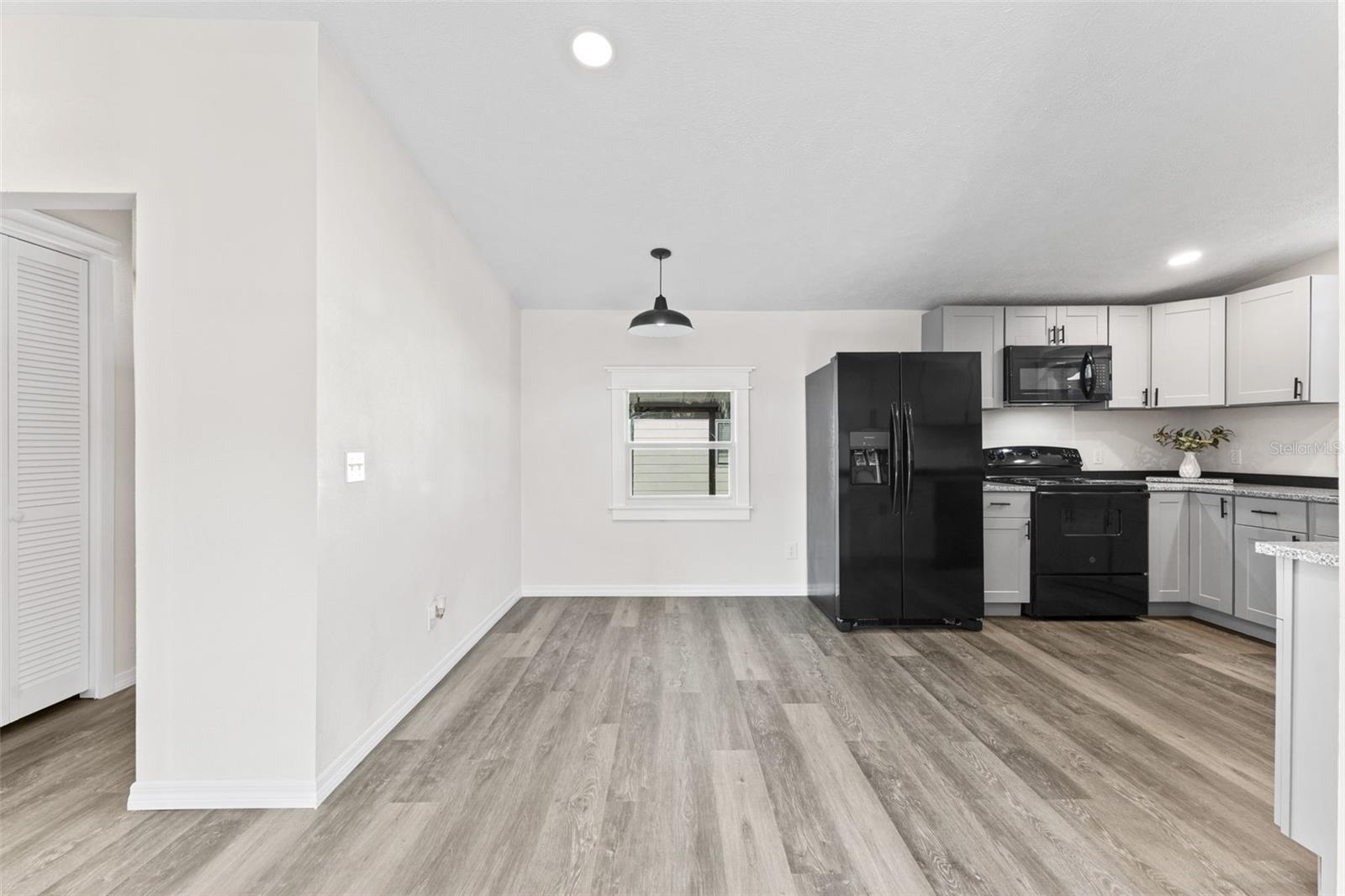 Image 11 of 39 For 142 Indian River Drive N