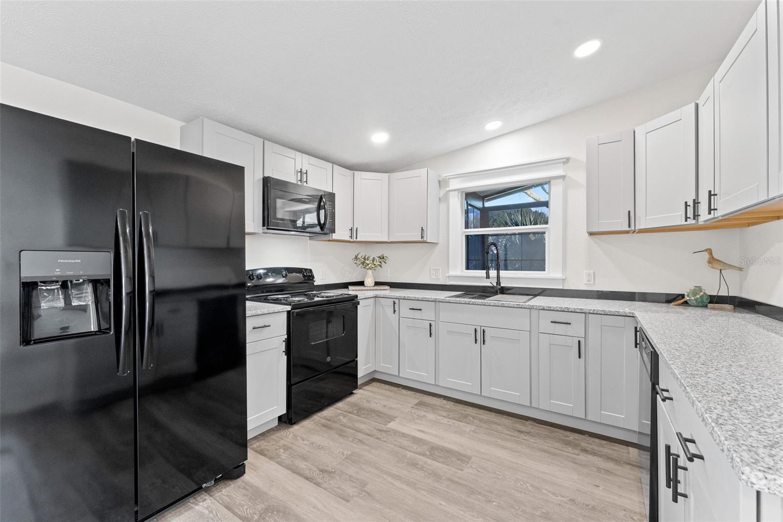 Image 14 of 39 For 142 Indian River Drive N