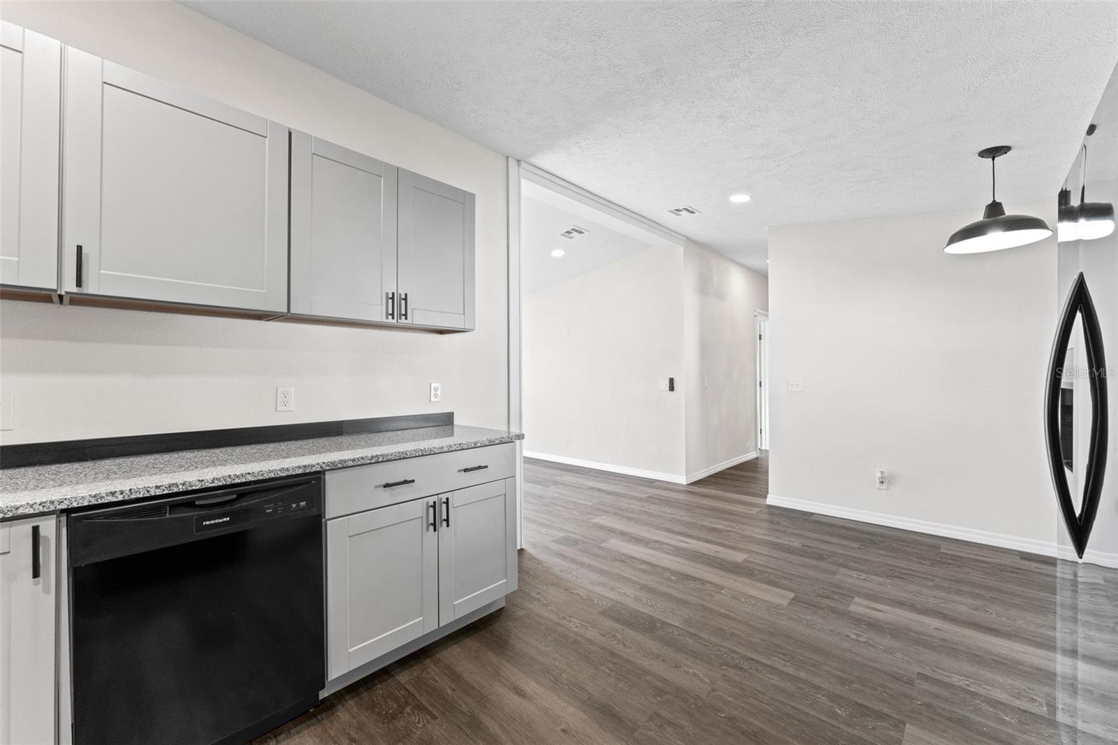 Image 15 of 39 For 142 Indian River Drive N