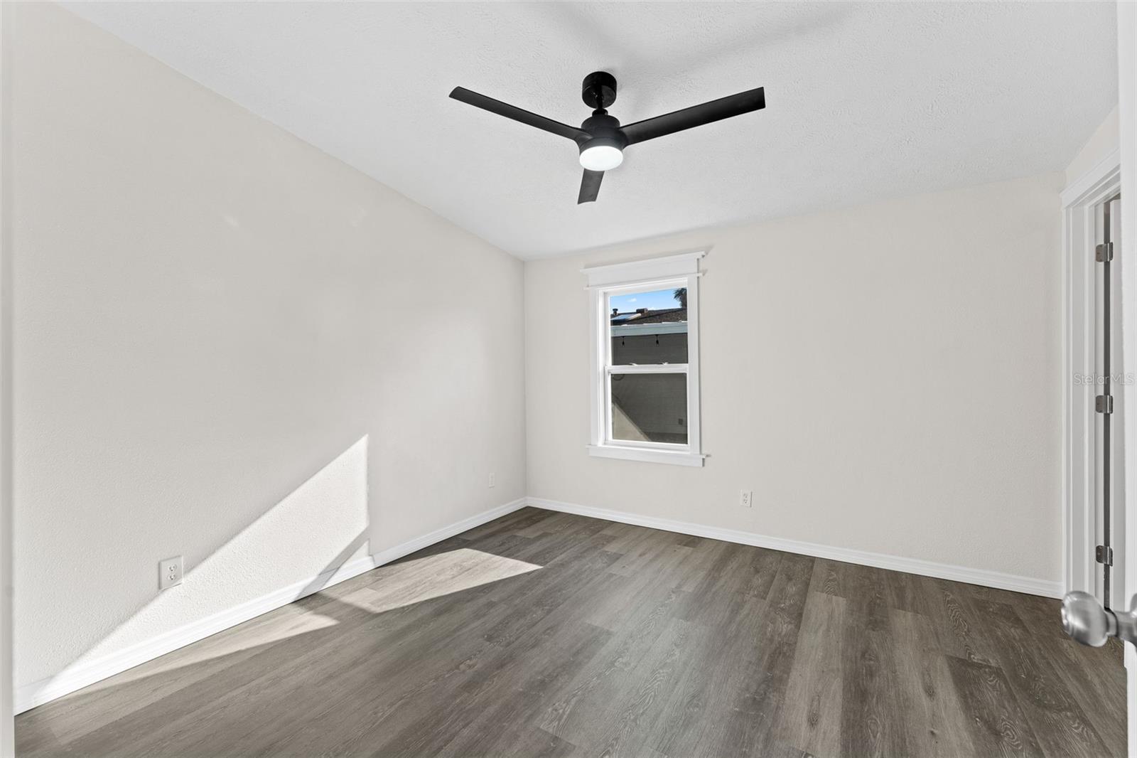 Image 17 of 39 For 142 Indian River Drive N