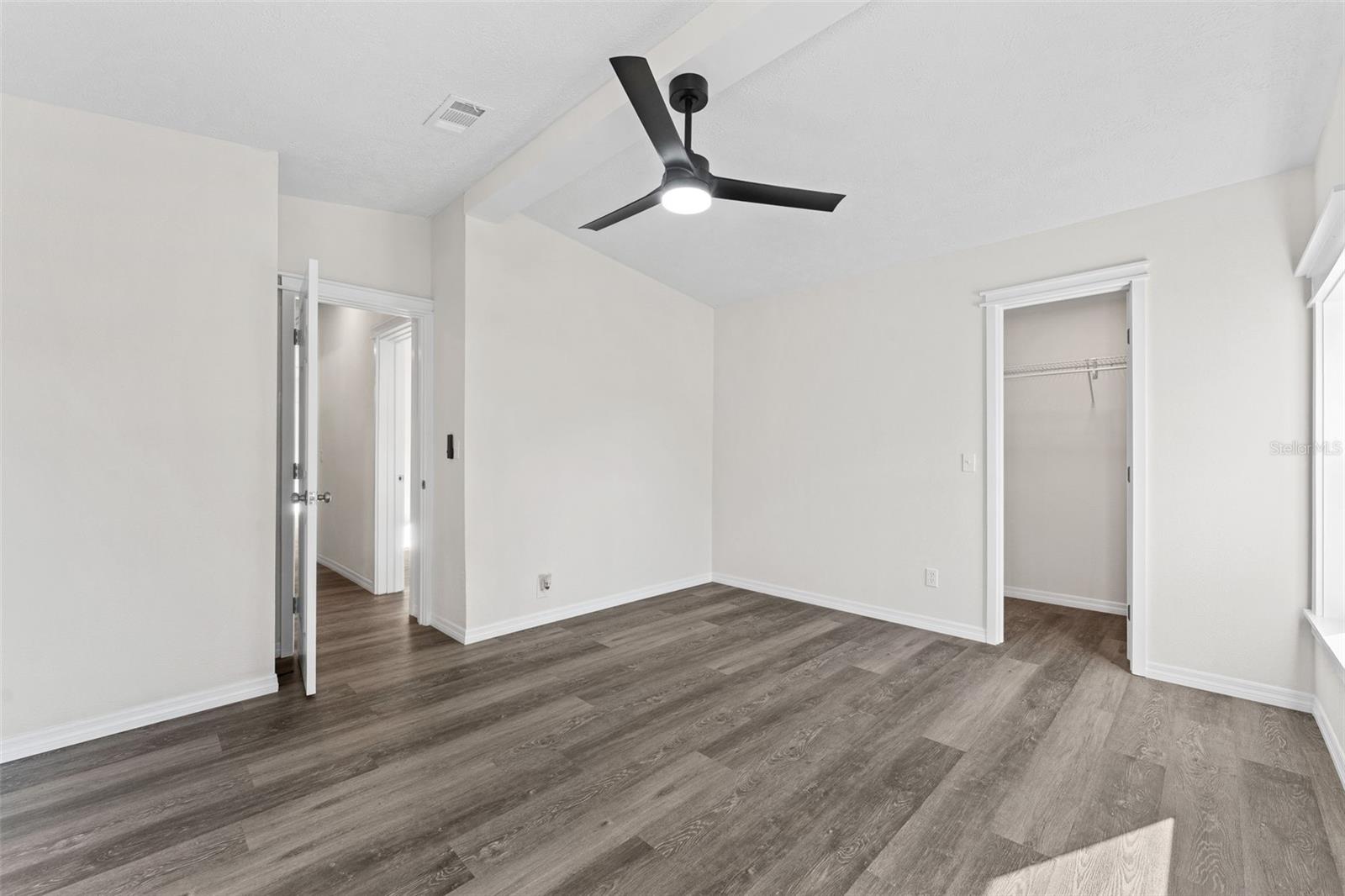 Image 21 of 39 For 142 Indian River Drive N