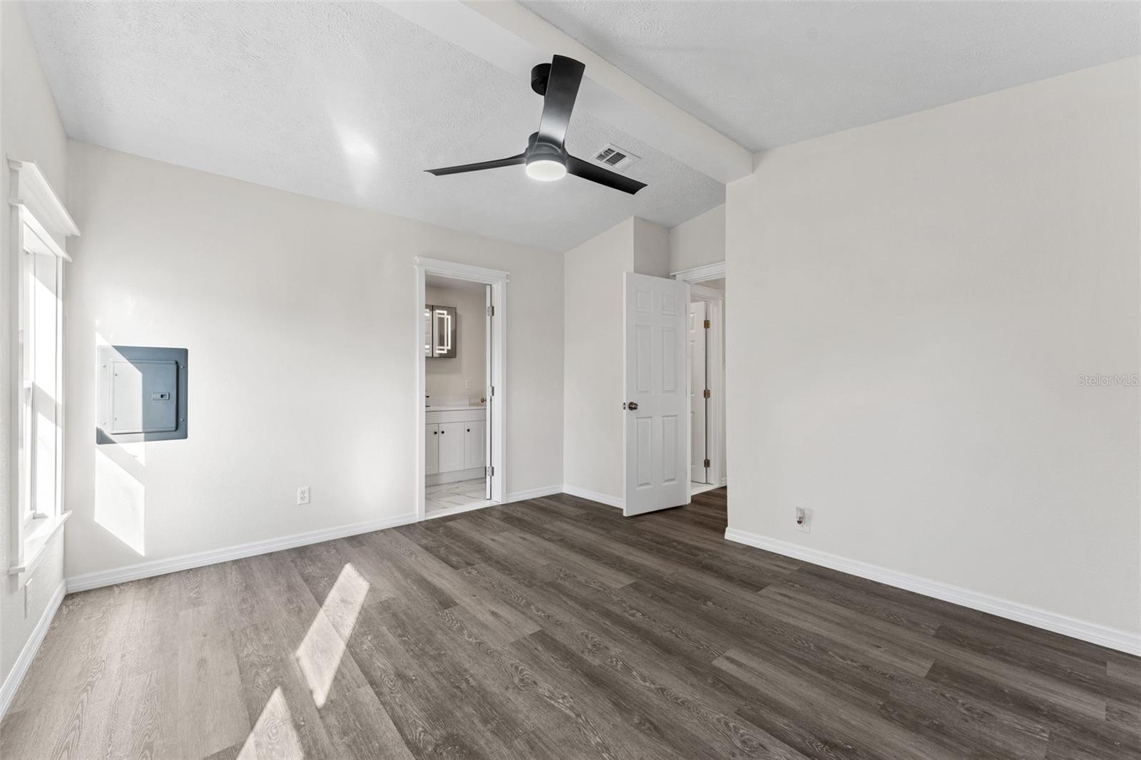 Image 22 of 39 For 142 Indian River Drive N