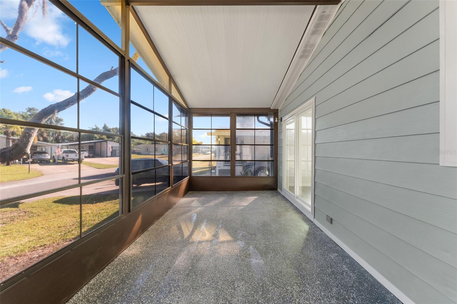 Image 5 of 39 For 142 Indian River Drive N