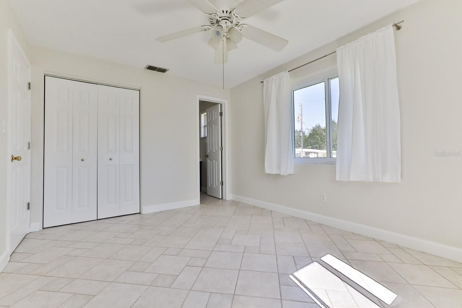 Image 15 of 50 For 480 Carolyn Street