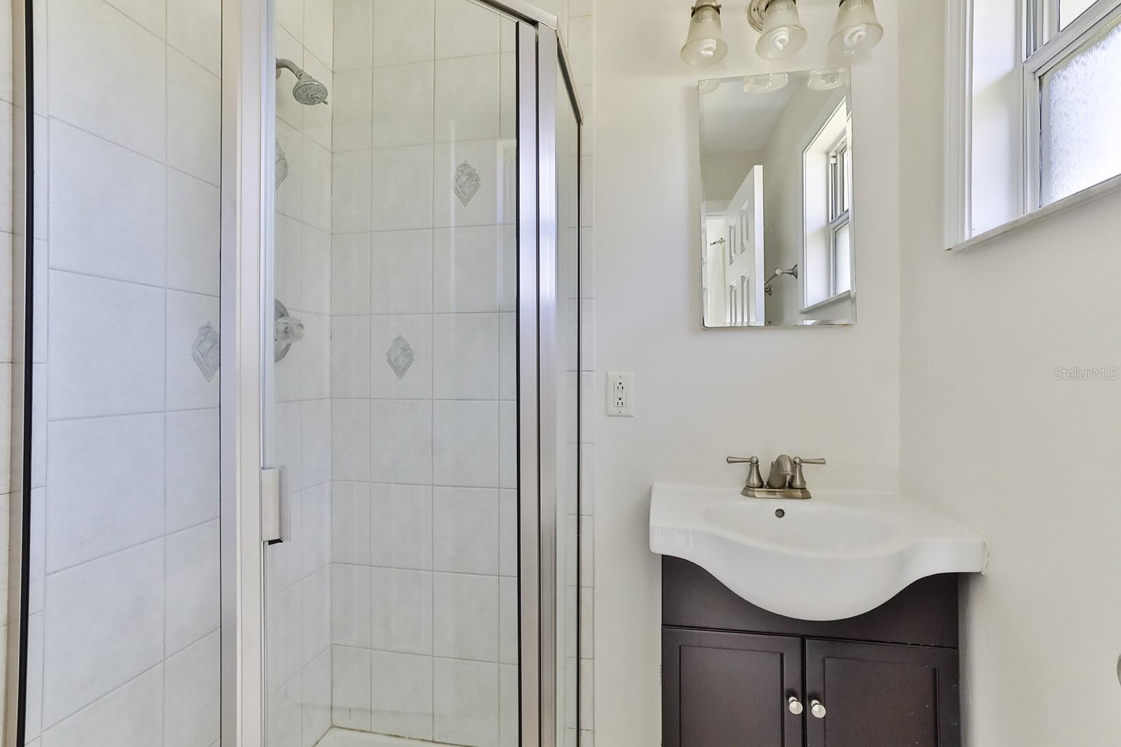 Image 16 of 50 For 480 Carolyn Street