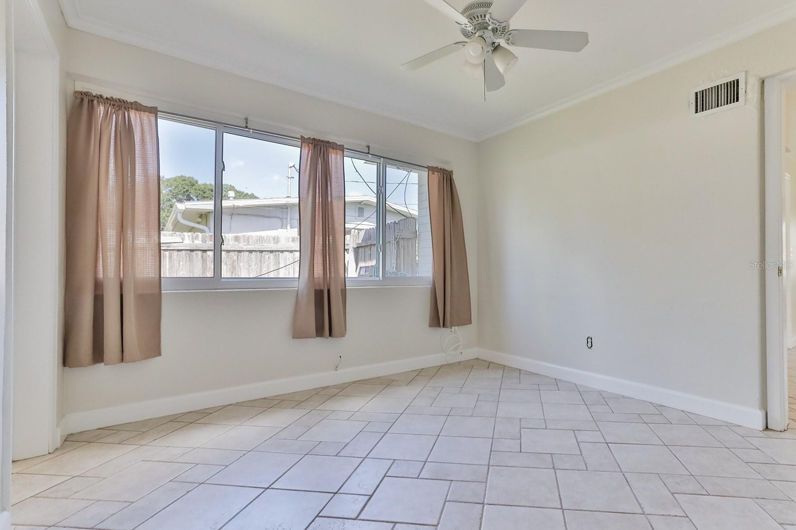 Image 19 of 50 For 480 Carolyn Street