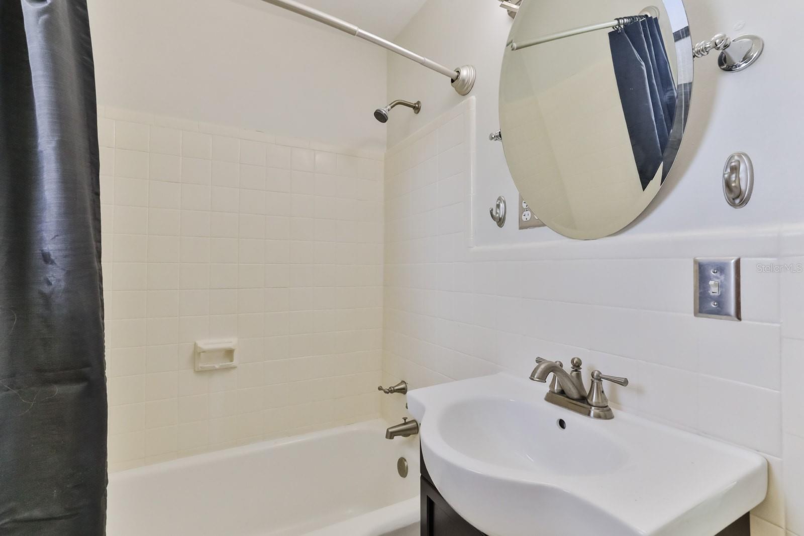 Image 21 of 50 For 480 Carolyn Street