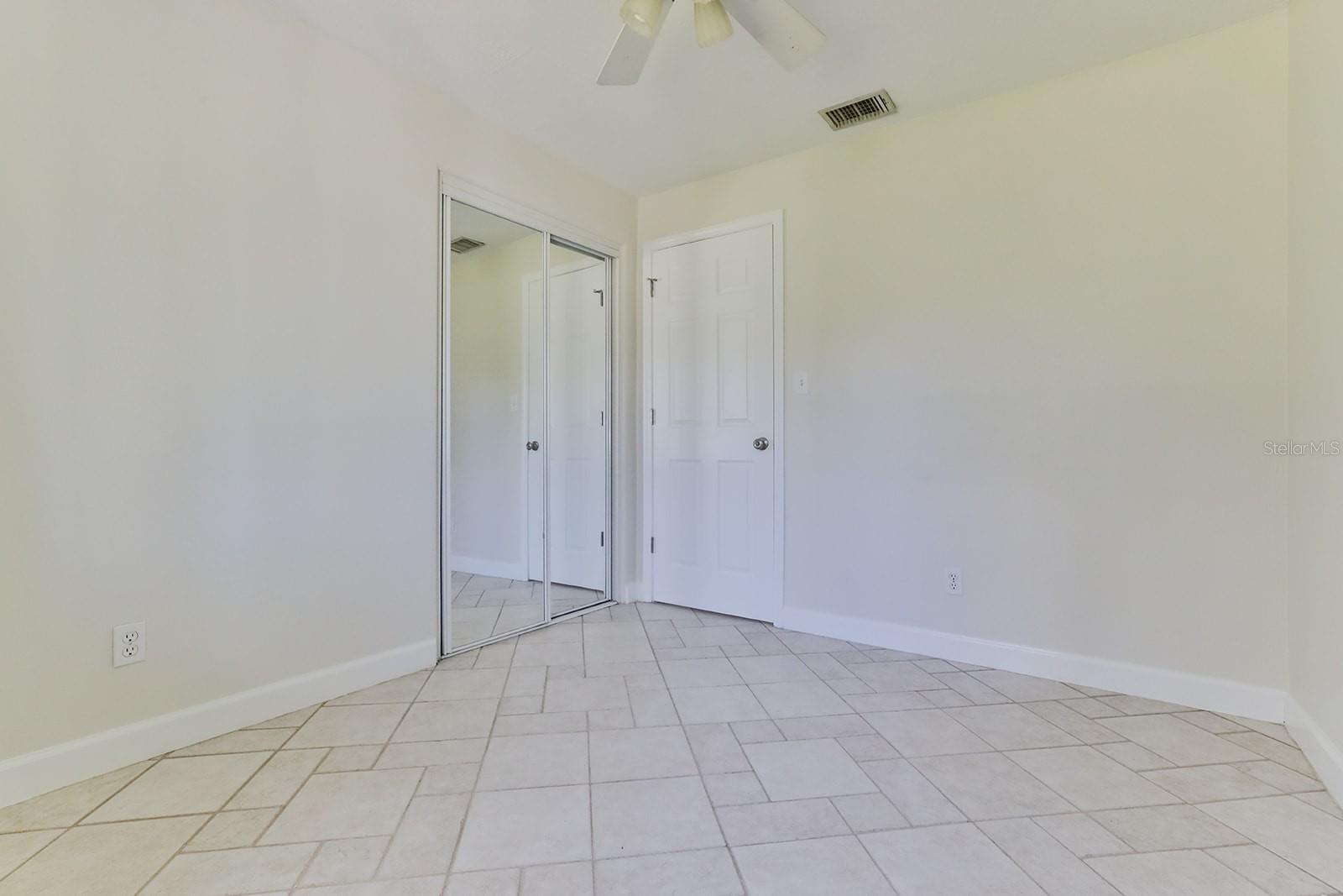 Image 23 of 50 For 480 Carolyn Street