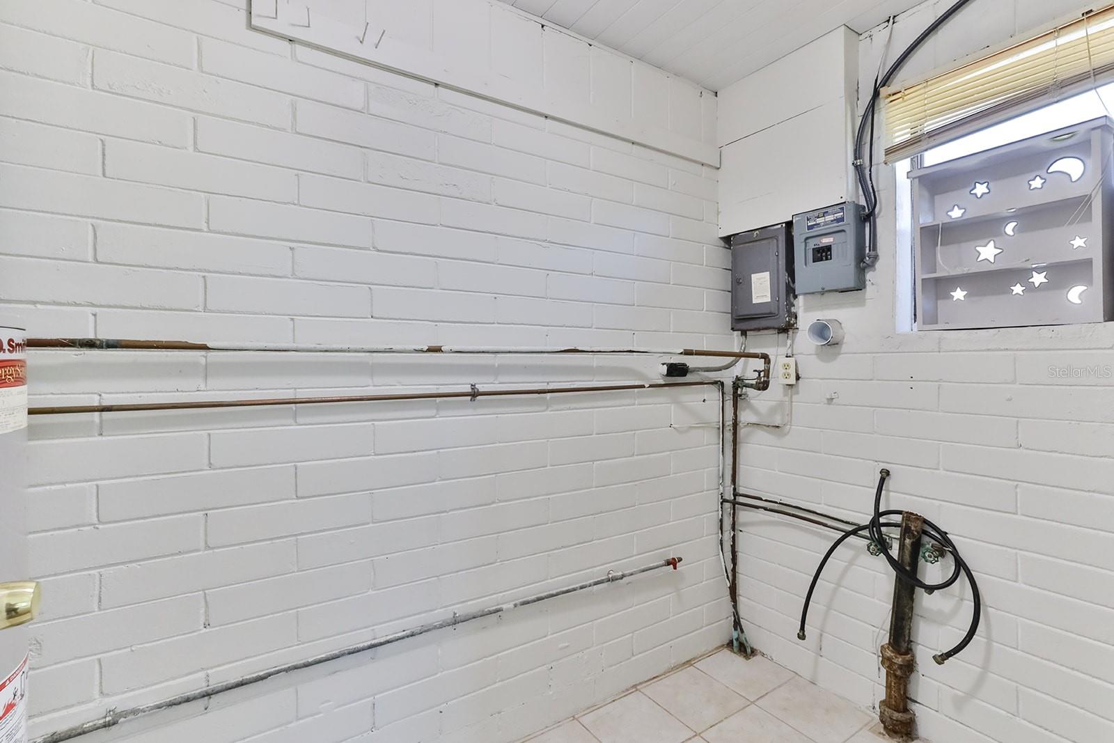 Image 28 of 50 For 480 Carolyn Street