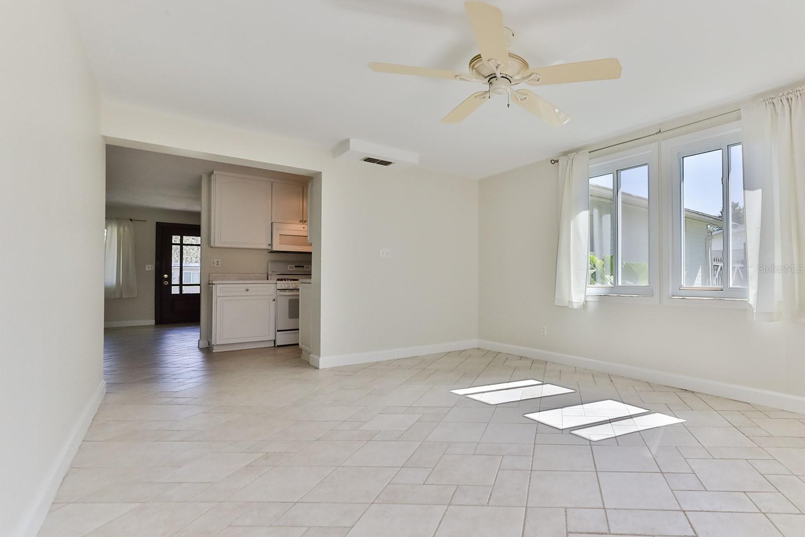 Image 32 of 50 For 480 Carolyn Street