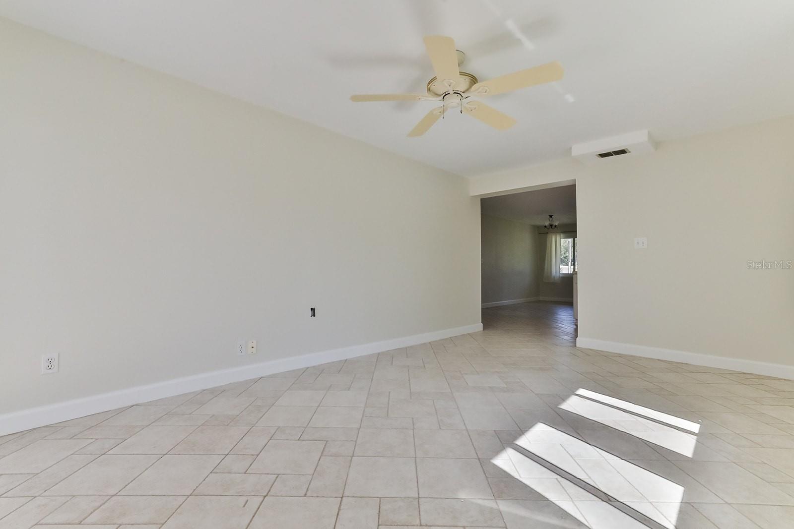 Image 33 of 50 For 480 Carolyn Street