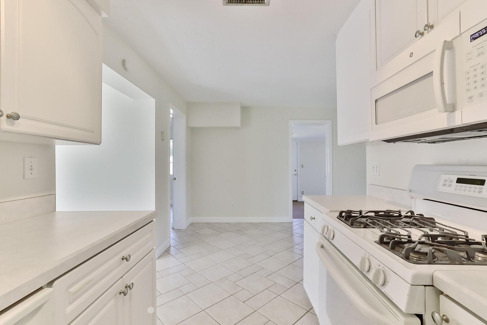 Image 35 of 50 For 480 Carolyn Street