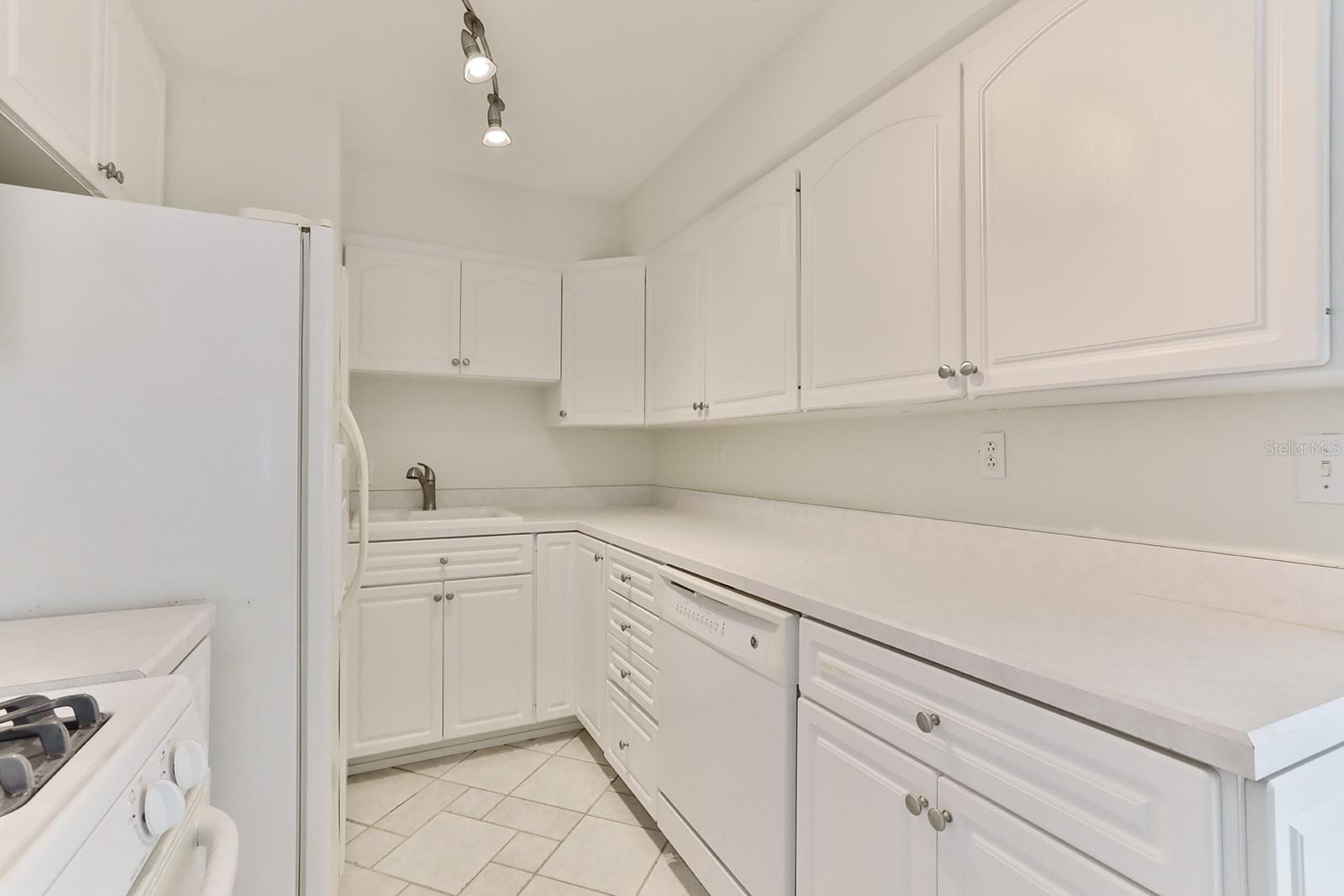 Image 37 of 50 For 480 Carolyn Street